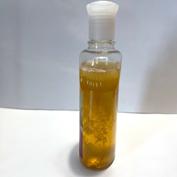 THE BODY SHOP Works Pleasures Rare Tropical Passionfruit Shower Gel - Picture 2 of 5